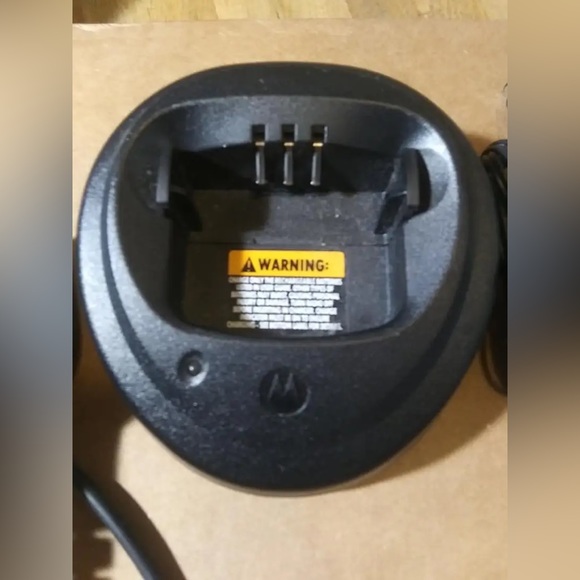 MOTOROLA TWO WAY RADIO MODEL CP200d - Picture 5 of 7